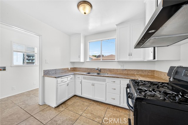 Detail Gallery Image 13 of 38 For 7046 Murietta, Van Nuys,  CA 91405 - 4 Beds | 2 Baths