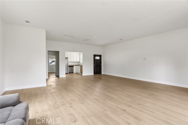 8040 Troost Avenue, North Hollywood CA: https://media.crmls.org/medias/c9e7fce5-0fe8-492f-9be6-ee1c66c8620b.jpg