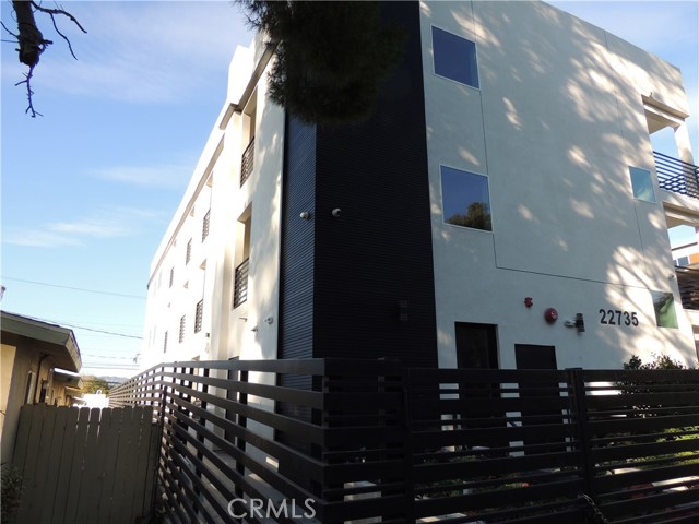 Detail Gallery Image 3 of 15 For 22735 Del Valle St #3,  Woodland Hills,  CA 91364 - 2 Beds | 1 Baths