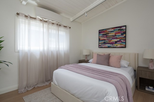 705 Marigold Avenue, Corona del Mar CA: https://media.crmls.org/medias/c9e8c719-5de0-473c-a942-2812e1b71429.jpg