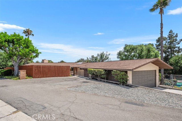 1815 Ladera Vista Place, Fullerton CA: https://media.crmls.org/medias/c9e8d40c-6c4f-4cf6-aab3-27554c7d59dc.jpg