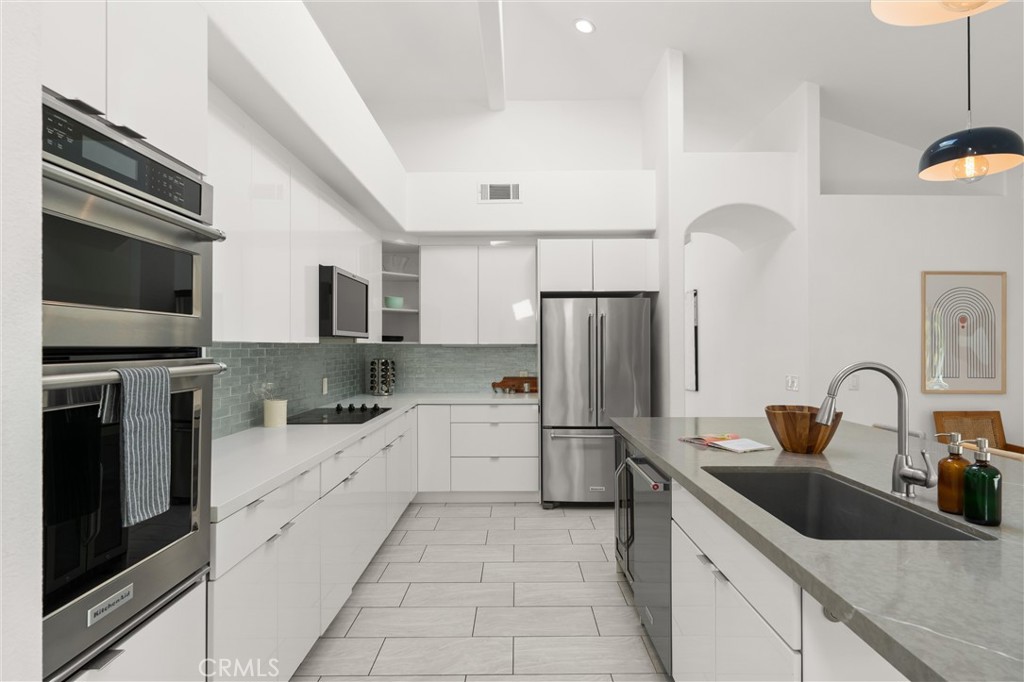 MLS #OC25199426 image #14