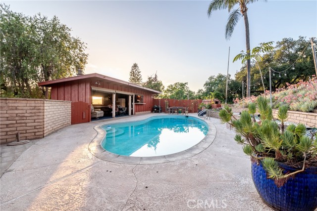 4899 Glenwood Drive, Riverside CA: https://media.crmls.org/medias/c9e9c558-d55c-4c18-8867-507fe67e132e.jpg
