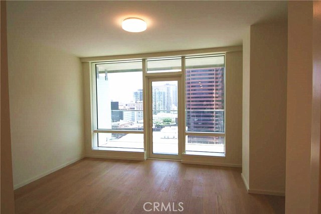 877 Francisco Street, Los Angeles CA: https://media.crmls.org/medias/c9ead775-7112-42e3-97ff-016e70c202ae.jpg