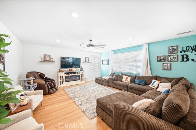 5066 Banjo Way, Hemet CA: https://media.crmls.org/medias/c9ebc790-2511-4459-9215-4f8f021fec7c.jpg