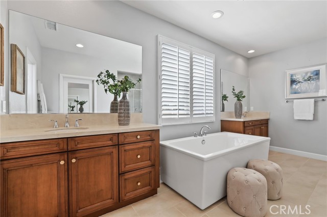 106 Long Fence, Irvine CA: https://media.crmls.org/medias/c9ed2ac3-8d3a-4083-b402-a64c5fb20094.jpg
