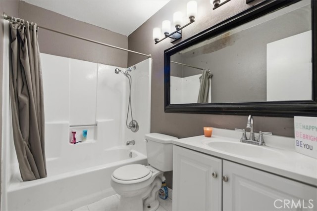 15235 Newmont, Lancaster CA: https://media.crmls.org/medias/c9ee9442-4f1c-4271-a7f0-e5b4e19e9528.jpg