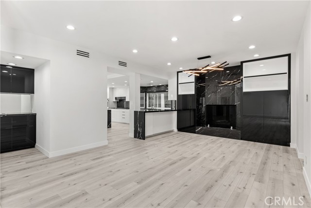 5965 Nora Lynn Drive, Woodland Hills CA: https://media.crmls.org/medias/c9eeea49-a338-4e37-9725-8cd930e2eac9.jpg