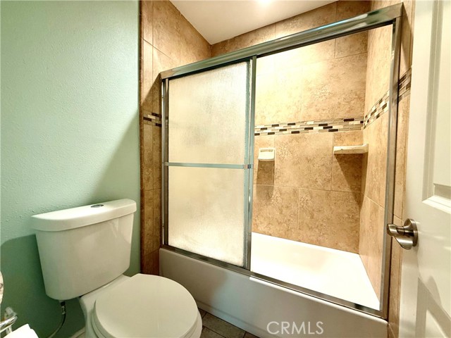 Detail Gallery Image 16 of 26 For 7320 Lennox Ave #H1,  Van Nuys,  CA 91405 - 2 Beds | 2/1 Baths