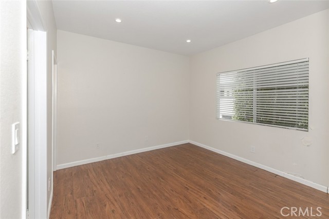 620 N 6th Street, Burbank CA: https://media.crmls.org/medias/c9f00510-e114-41ee-ae4f-5a7dceb3db29.jpg