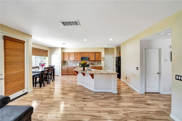 Detail Gallery Image 18 of 56 For 1791 Hideaway Pl, Palmdale,  CA 93551 - 3 Beds | 3 Baths