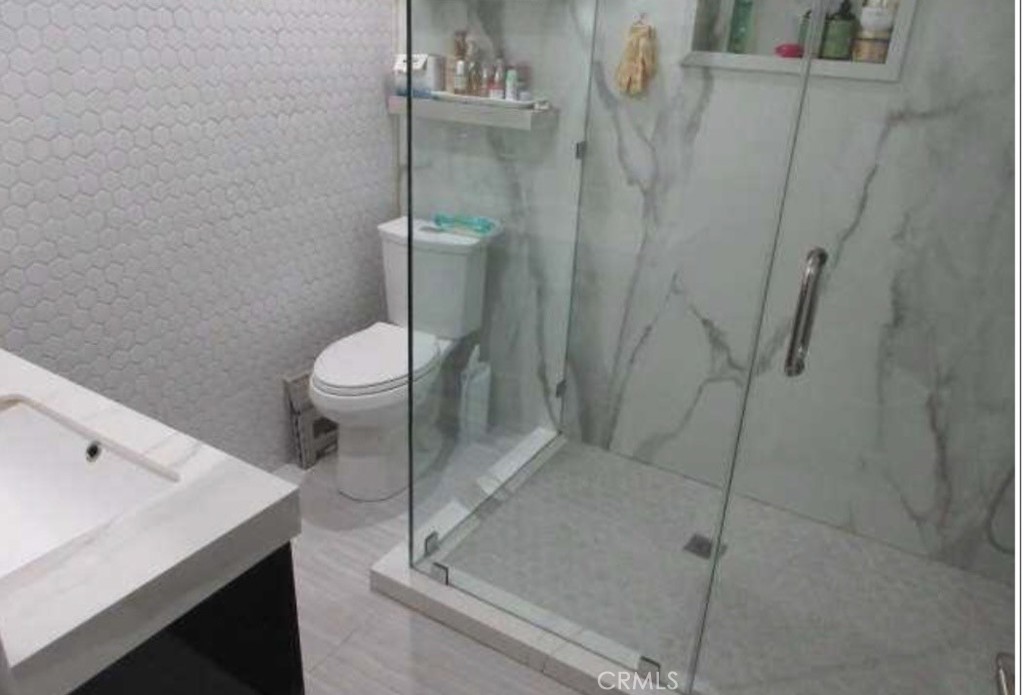 https://media.crmls.org/medias/c9f0a842-66b6-4e7d-9802-6d7a18db6d3f.jpg?preset=X-Large