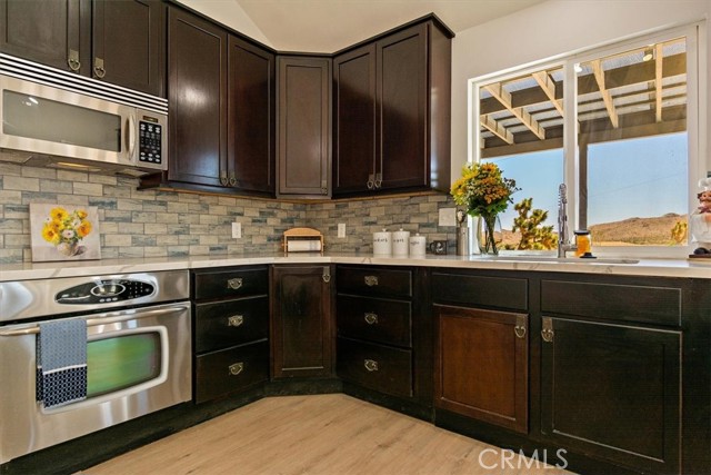 Detail Gallery Image 4 of 75 For 9255 Fortuna Ave, Yucca Valley,  CA 92284 - 3 Beds | 3 Baths