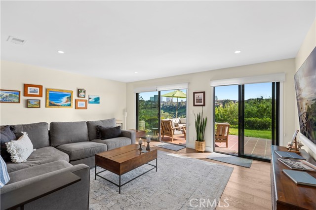 Detail Gallery Image 19 of 36 For 659 Vista Bonita, Newport Beach,  CA 92660 - 2 Beds | 2/1 Baths