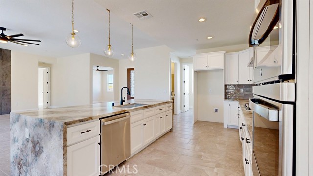 Detail Gallery Image 22 of 68 For 14285 Riverside Dr, Apple Valley,  CA 92307 - 4 Beds | 2/1 Baths