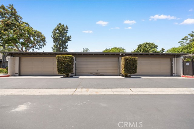 11 Palos, Irvine CA: https://media.crmls.org/medias/c9f1dcf4-c5ae-450d-a2e8-b6b170d293e1.jpg