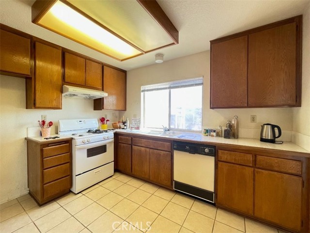820 Margaret Lane, Walnut CA: https://media.crmls.org/medias/c9f22e2e-af28-4eff-9b65-e7c04fc81efa.jpg