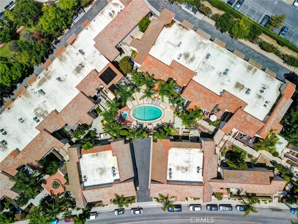 https://media.crmls.org/medias/c9f23678-0412-4680-8829-b9702e3f349b.jpg?preset=X-Large