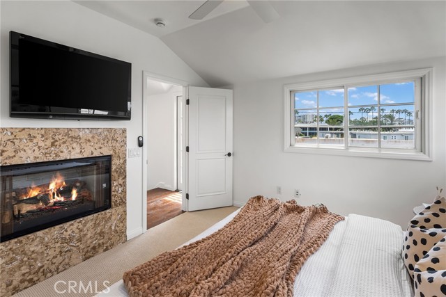 Detail Gallery Image 15 of 29 For 600 1/2 36th, Newport Beach,  CA 92663 - 2 Beds | 2/1 Baths