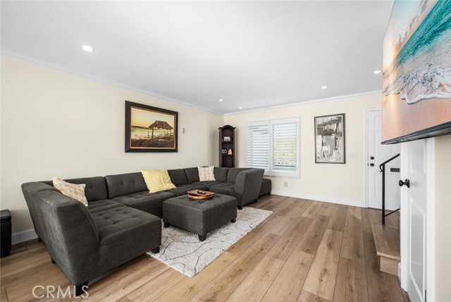 Detail Gallery Image 4 of 37 For 20326 Gardenia Dr, Huntington Beach,  CA 92646 - 3 Beds | 2/1 Baths