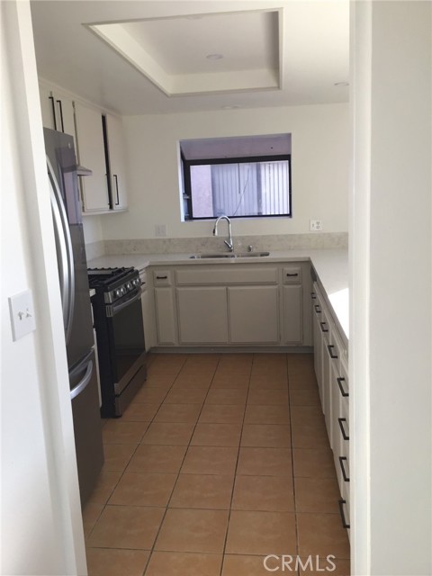 Detail Gallery Image 2 of 18 For 850 W 157th #6,  Gardena,  CA 90247 - 2 Beds | 2/1 Baths