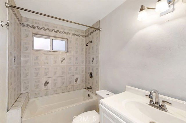 Detail Gallery Image 15 of 26 For 664 W 14th St, San Bernardino,  CA 92405 - 3 Beds | 3 Baths