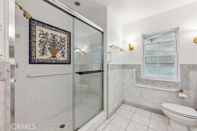 Detail Gallery Image 16 of 23 For 4950 Dunman Ave, Woodland Hills,  CA 91364 - 5 Beds | 3 Baths