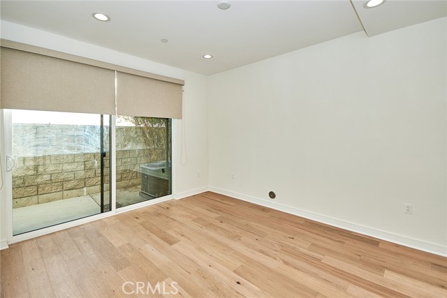 1050 N Joels Place, Los Angeles CA: https://media.crmls.org/medias/c9f4c67d-bbdf-4d7c-9c7a-7dde48efa4ff.jpg
