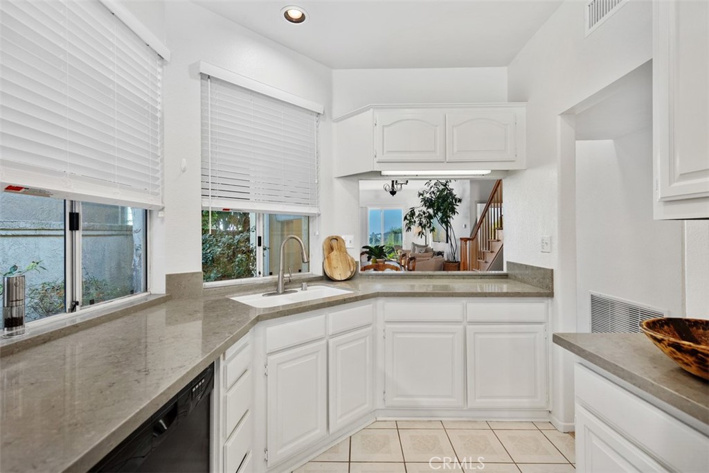 MLS #OC25275400 image #10