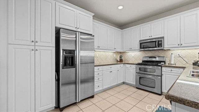 12533 Cipriano Lane, Eastvale CA: https://media.crmls.org/medias/c9f587c2-1b76-42c5-baa4-c93abc3be94c.jpg