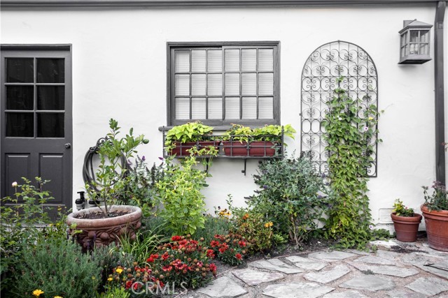 920 Coronado Drive, Glendale CA: https://media.crmls.org/medias/c9f5de0d-b695-4ac5-a9cf-228d50b3466a.jpg