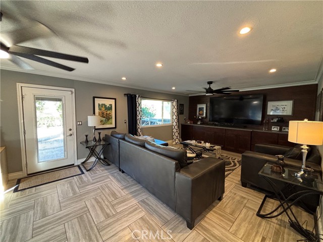 Detail Gallery Image 7 of 19 For 17010 via Los Caballeros, Riverside,  CA 92504 - 4 Beds | 2 Baths
