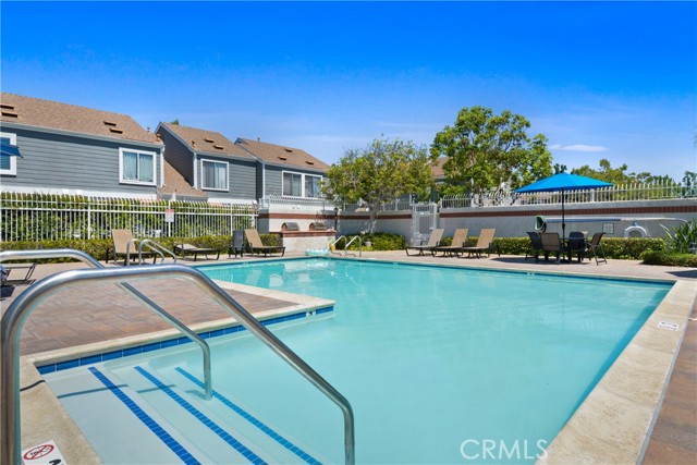 101 Abbeywood Lane, Aliso Viejo CA: https://media.crmls.org/medias/c9f675f9-34a1-4823-85b1-0f38dbc3351a.jpg