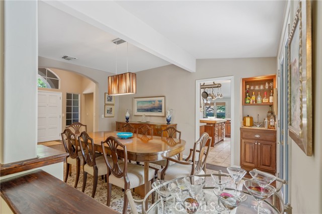 Detail Gallery Image 13 of 33 For 3818 Hayvenhurst Ave, Encino,  CA 91436 - 4 Beds | 3 Baths