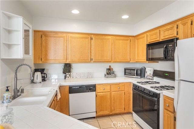 Detail Gallery Image 6 of 19 For 27006 Karns Ct #61305,  Canyon Country,  CA 91387 - 3 Beds | 2 Baths
