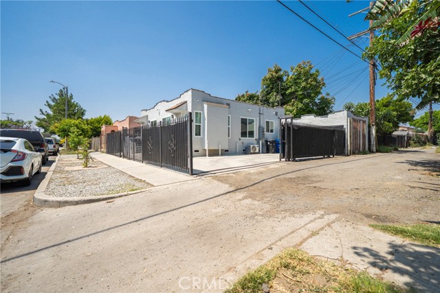 8217 Towne Avenue, Los Angeles CA: https://media.crmls.org/medias/c9f7d202-3ccc-4ba9-8d9b-39aa40db465a.jpg