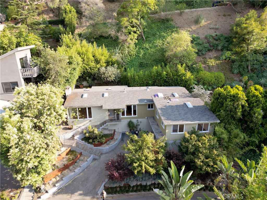 https://media.crmls.org/medias/c9f89466-7e1b-4331-ab9b-032bd4a54188.jpg?preset=X-Large