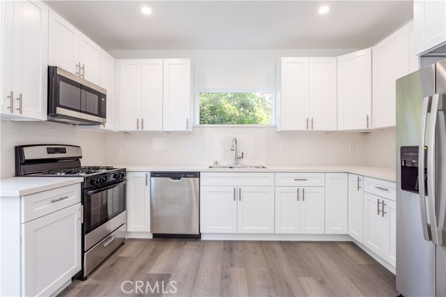 1032 N Oxford Avenue, Los Angeles CA: https://media.crmls.org/medias/c9f8d3af-b29f-4f82-9b17-4475d8a1d5fa.jpg