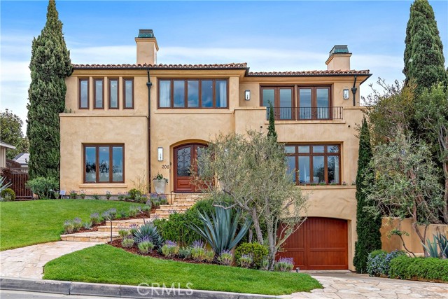 Detail Gallery Image 1 of 47 For 206 Driftwood Rd, Corona Del Mar,  CA 92625 - 4 Beds | 5/1 Baths