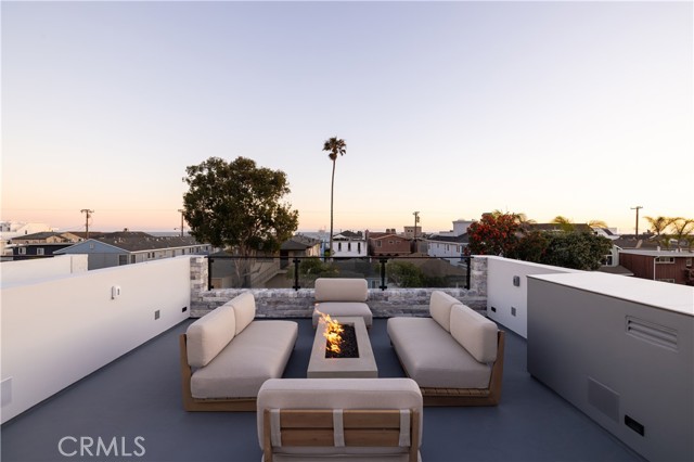 Detail Gallery Image 29 of 50 For 1313 Ocean Ave, Seal Beach,  CA 90740 - 3 Beds | 3/1 Baths