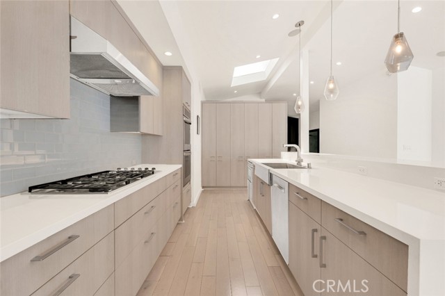2712 N Beverly Glen Boulevard, Los Angeles CA: https://media.crmls.org/medias/c9fa3498-cd35-4a9c-9eba-86019b68adbf.jpg
