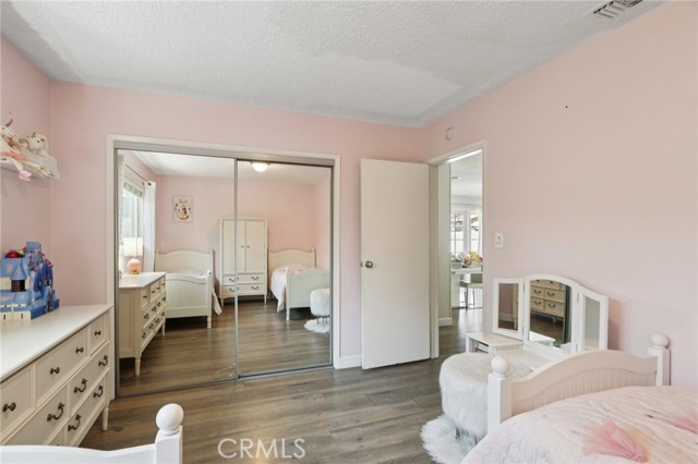 8040 Troost Avenue, North Hollywood CA: https://media.crmls.org/medias/c9fab61a-2054-4f8d-ab53-00533099a33a.jpg