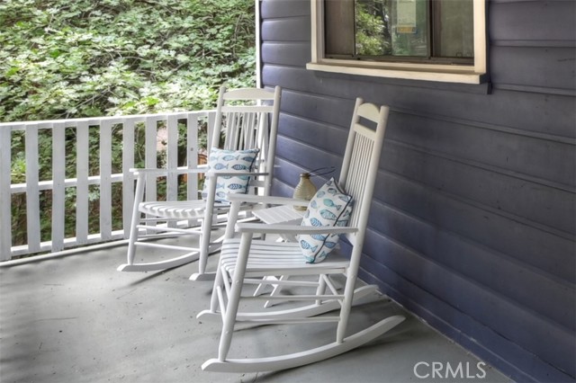 Detail Gallery Image 2 of 32 For 23677 Hillside Dr, Crestline,  CA 92325 - 1 Beds | 1 Baths