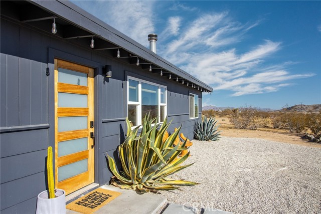 Detail Gallery Image 2 of 51 For 1856 Cambria Rd, Landers,  CA 92285 - 3 Beds | 2 Baths