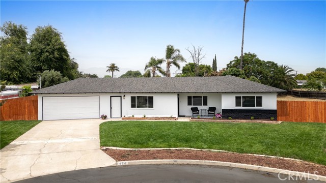 424 E Victoria Street, Rialto CA: https://media.crmls.org/medias/c9fd5926-0cd8-4df6-a032-0a836719e41b.jpg
