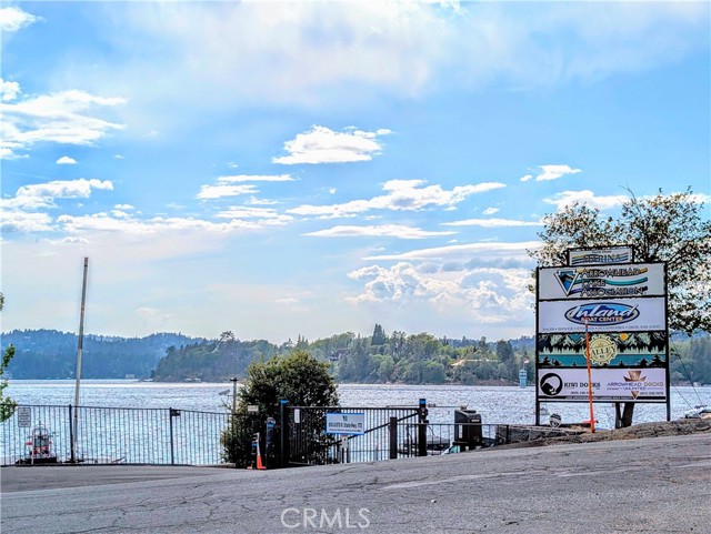 485 State Hwy 173, Lake Arrowhead CA: https://media.crmls.org/medias/c9fd5be2-9f86-4a3f-8301-3024939de04d.jpg
