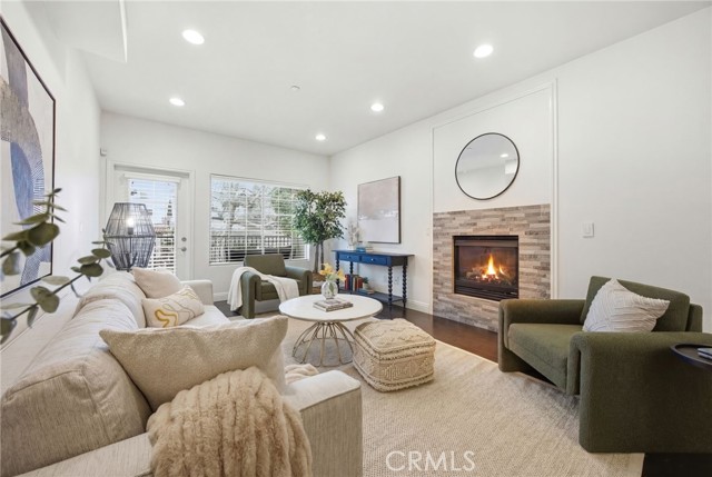 Detail Gallery Image 2 of 32 For 4805 Bellflower #107,  North Hollywood,  CA 91601 - 2 Beds | 2 Baths