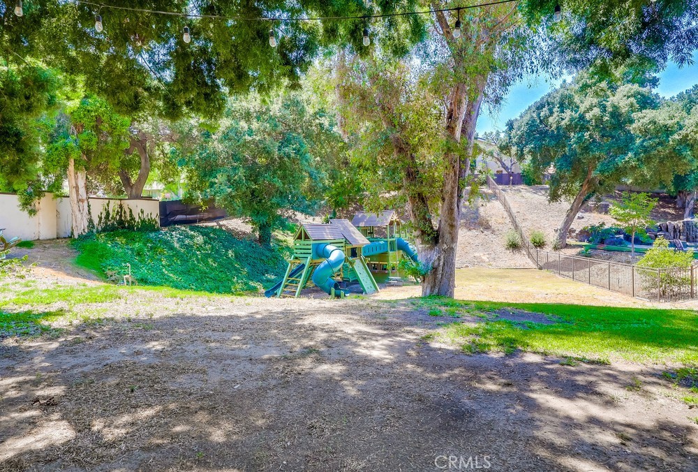 https://media.crmls.org/medias/c9fdb6b8-dc59-4a69-88d3-b49bc8a44a8b.jpg?preset=X-Large
