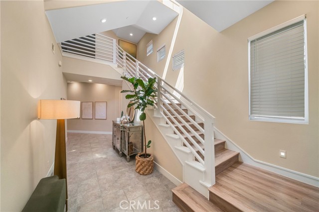 Detail Gallery Image 2 of 27 For 81 Pelican Ln, Irvine,  CA 92618 - 4 Beds | 4/1 Baths