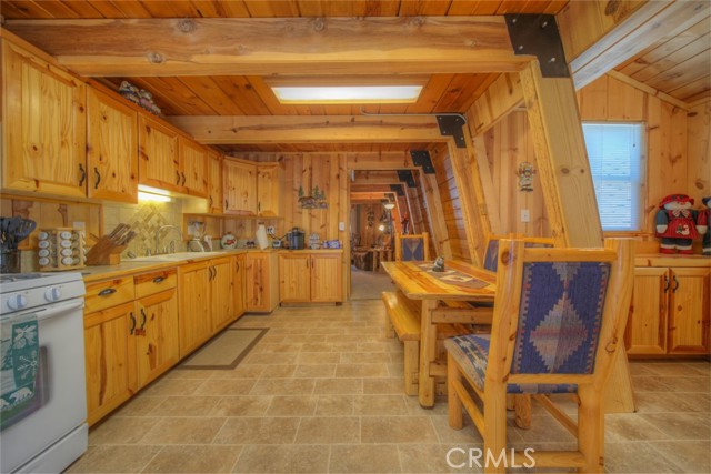 42608 Cedar Avenue, Big Bear Lake CA: https://media.crmls.org/medias/c9fe5678-00dc-4913-9cff-bc11699516ff.jpg
